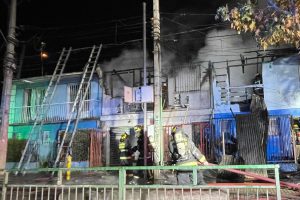Incendio afectó a cinco propiedades en Av. Pedro Aguirre Cerda y Manuel Chacón