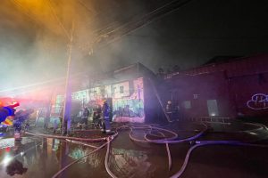Incendio afectó propiedad sin moradores en la comuna de Santiago