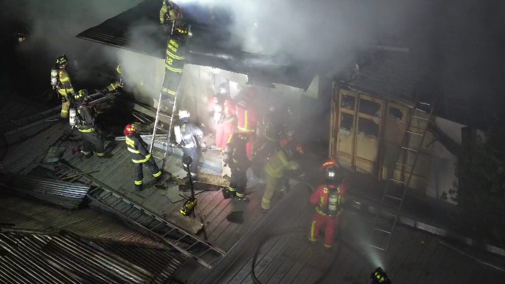 El CBS respondió ante trágico incendio en la comuna de Renca: seis fallecidos