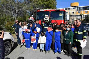 Claxon El Bombero y voluntarios de la 13ª Compañía llevaron emoción a Hospital “Dr. Luis Calvo Mackenna”