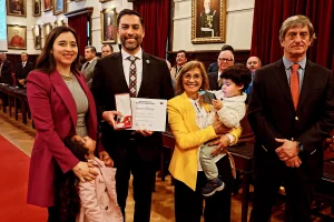 Voluntario Honorario Cristián Pincetti recibió Medalla OBA al Mérito Académico