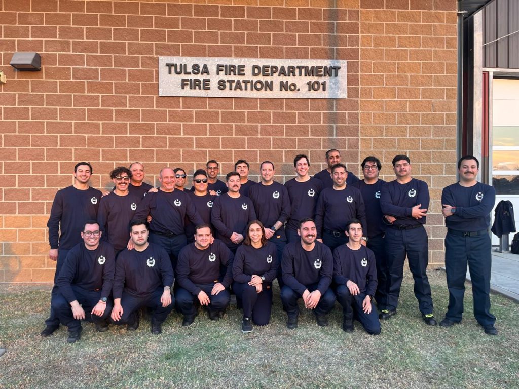 Bomberos de Santiago se perfeccionan en EE.UU. para enfrentar incendios de altura