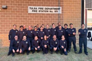 Bomberos de Santiago se perfeccionan en EE.UU. para enfrentar incendios de altura