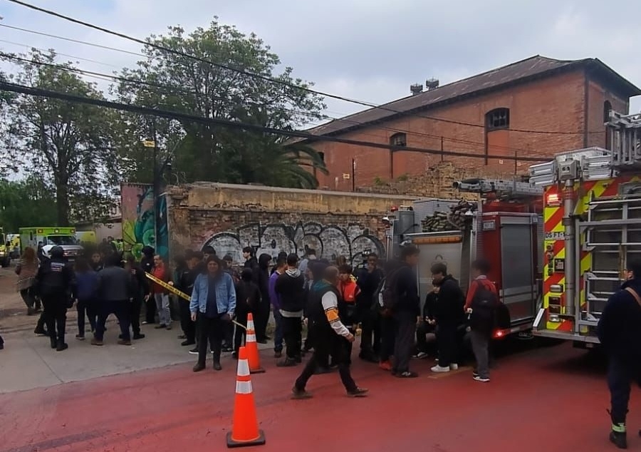 El CBS atendió emergencia por bombas molotov en el INBA