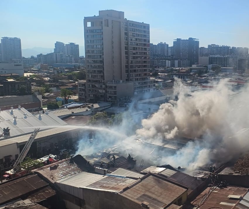 Incendio fue controlado en poco más de una hora en el Barrio Almagro