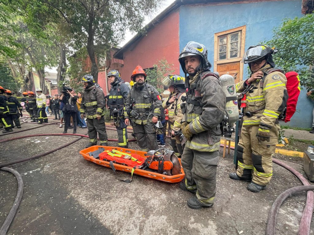 Con más de 100 voluntarios el CBS controló incendio en Barrio Franklin