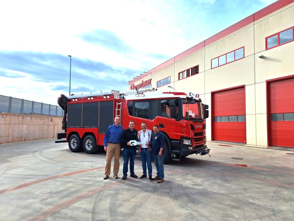 Vicesuperintendente del CBS revisó nueva RH-6 en talleres de Rosenbauer Española