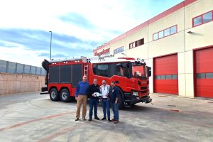 Vicesuperintendente del CBS revisó nueva RH-6 en talleres de Rosenbauer Española