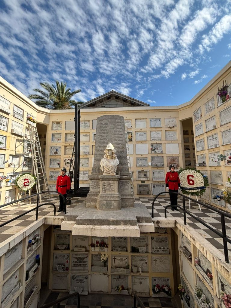 Guardia de Honor en el Mausoleo, un compromiso con el recuerdo a los bomberos fallecidos