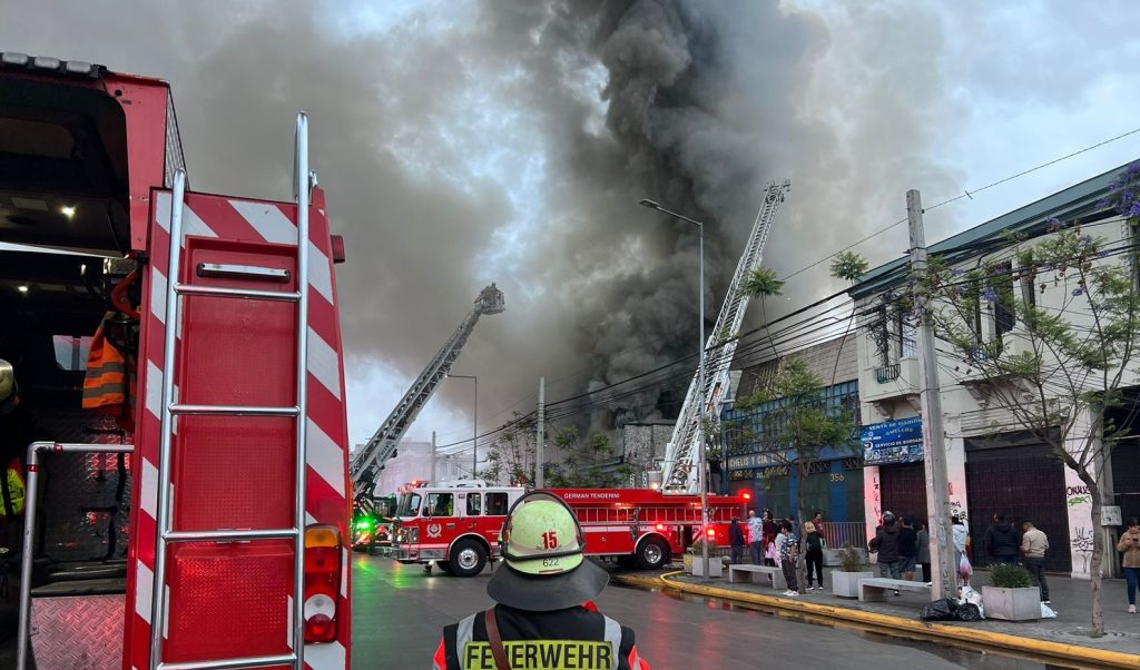 Tras 5 horas de intervención, el CBS controló incendio que afectó cuatro propiedades en Independencia