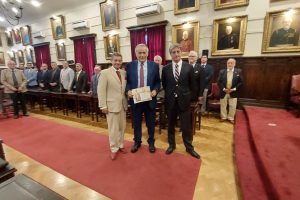 Dos Miembros Honorarios recibieron certificados por 55 y 60 años de servicios