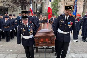 La 4ª Compañía "Pompe France" despidió al Miembro Honorario y Voluntario Honorario Hernán Betbeder Aguilar (Q.E.P.D.)