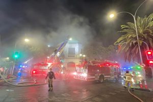 Voluntarios del CBS ubican y rescatan a 6 personas en incendio de Av. Brasil