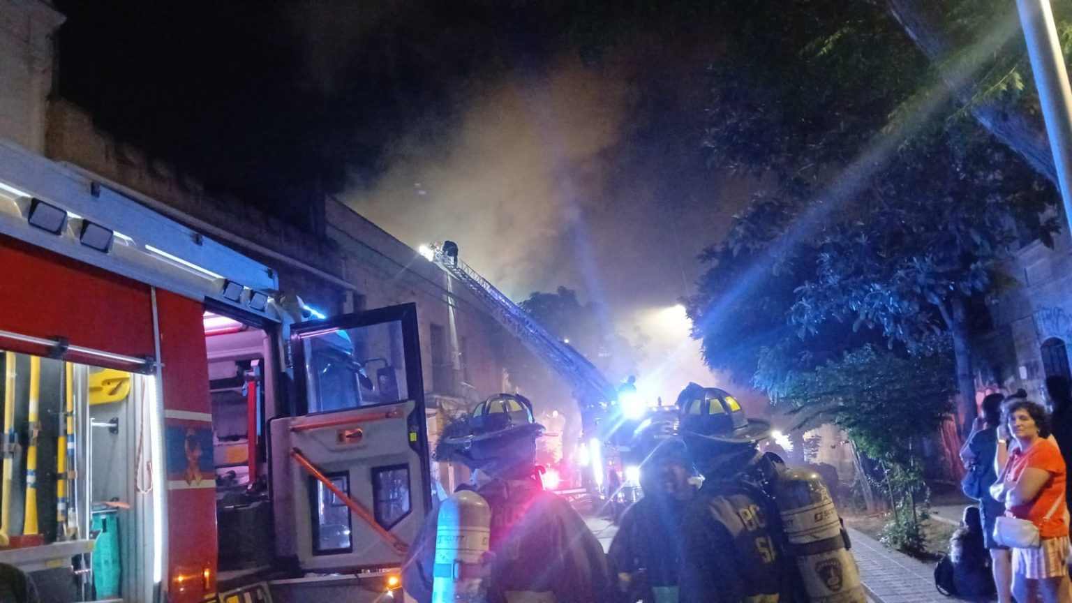 INCENDIO-AV.-BRASIL-NOCHE-2-1536x864.jpg