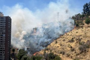 El CBS apoyo con 7 Compañías la extinción de Incendio en cerro San Cristóbal