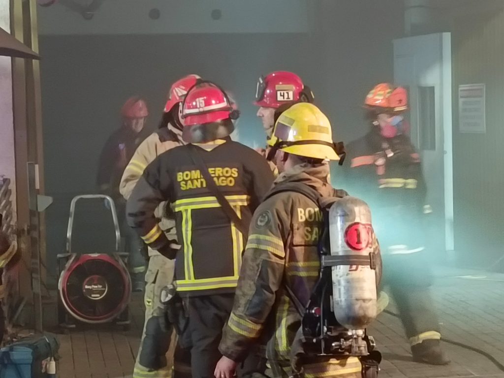 Persona falleció en incendio declarado en nivel – 5 de edificio de departamentos