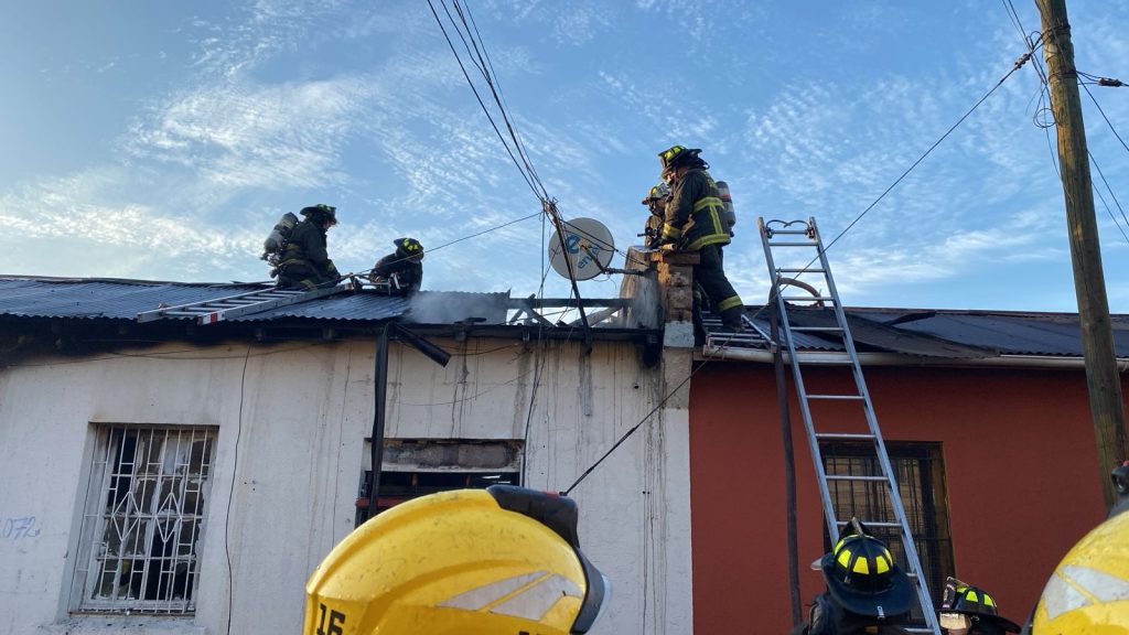 El CBS controló incendio que afectó a una casa en Estación Central