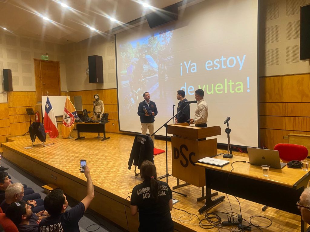 Voluntario Joaquín González expuso ante Brigadas de Cadetes de Bomberos de Concepción