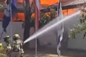 El Cuerpo de Bomberos de Santiago controló incendio en Club de Golf La Dehesa