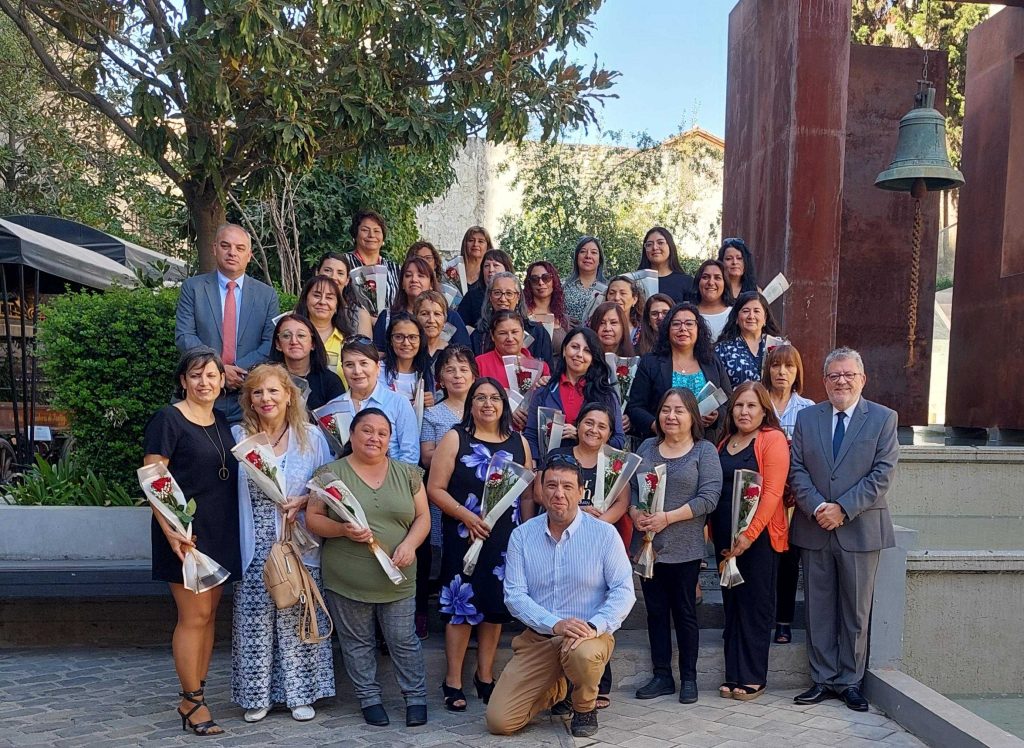 Los Bomberos de Santiago conmemoraron el Día Internacional de la Mujer con sus colaboradoras